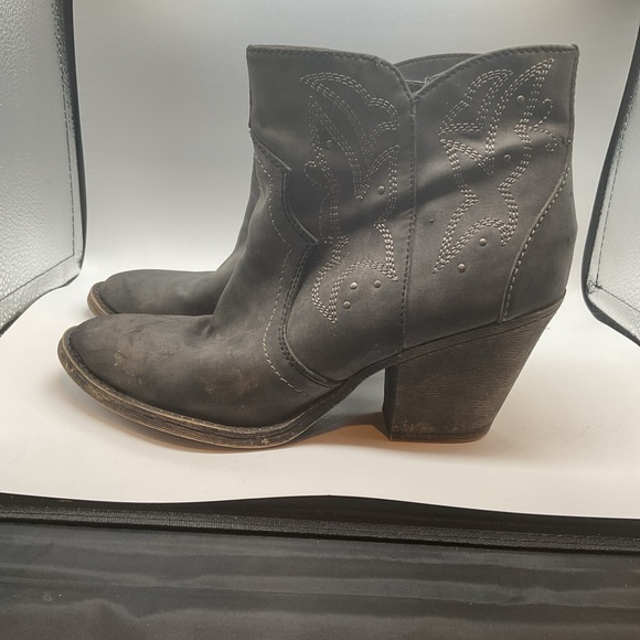 BKE Unity - Side Zip Faux Leather Ankle Boots - Gray - Ladies Size 7.5M - Picture 2 of 9